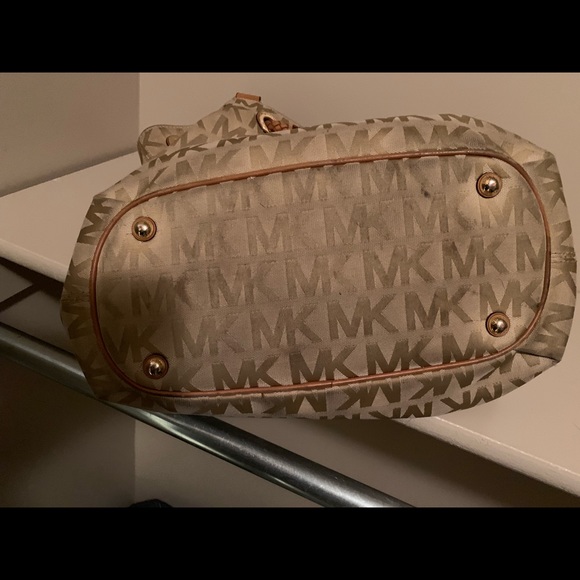 Micheal Kors bag - Picture 3 of 4